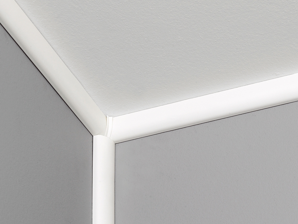 Johdot piiloon seinän johtolistoihin