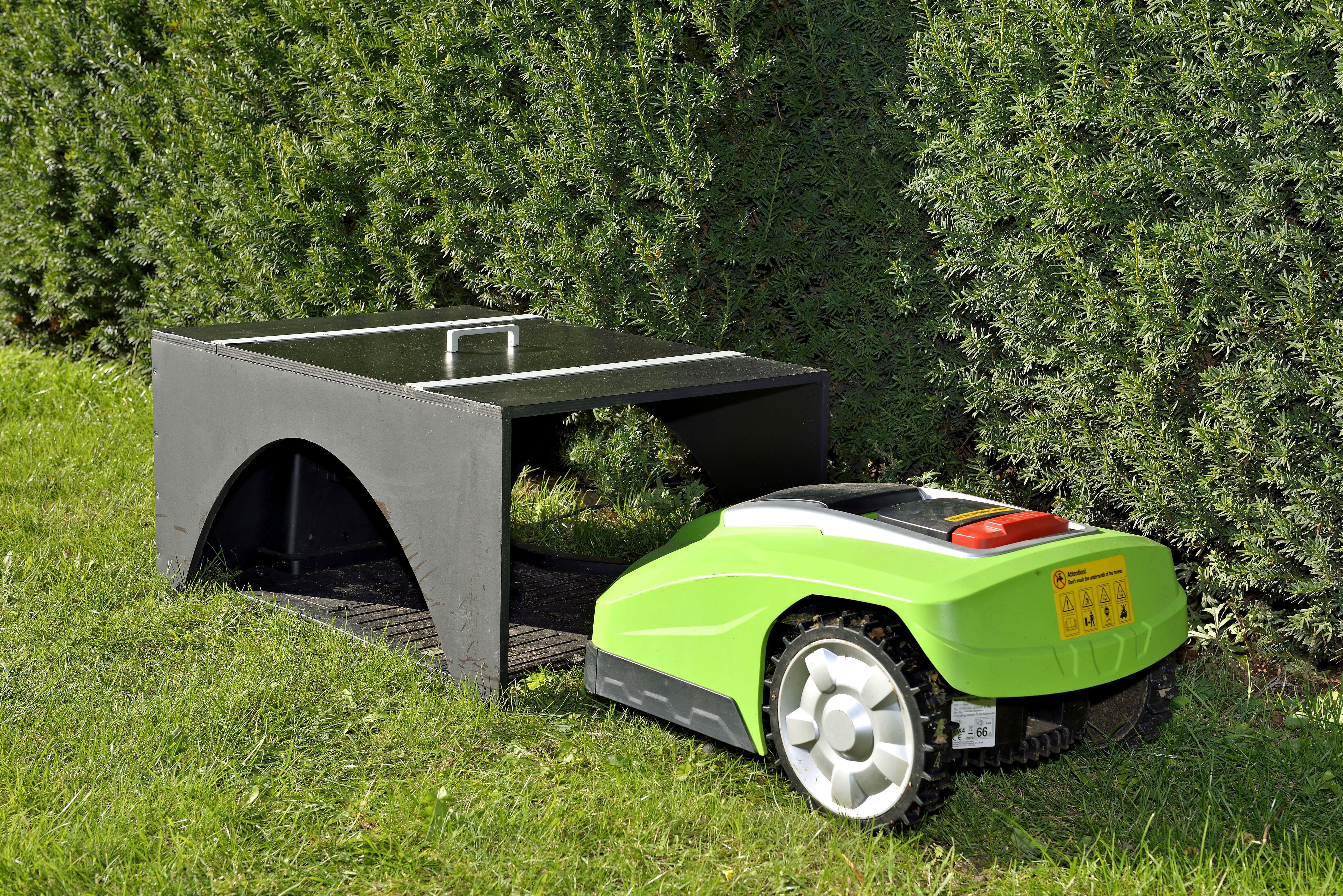 Byg en garage til robotplæneklipperen