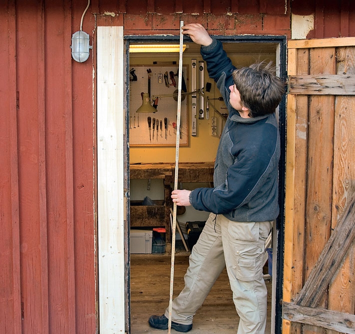 Montering av dörr till förråd