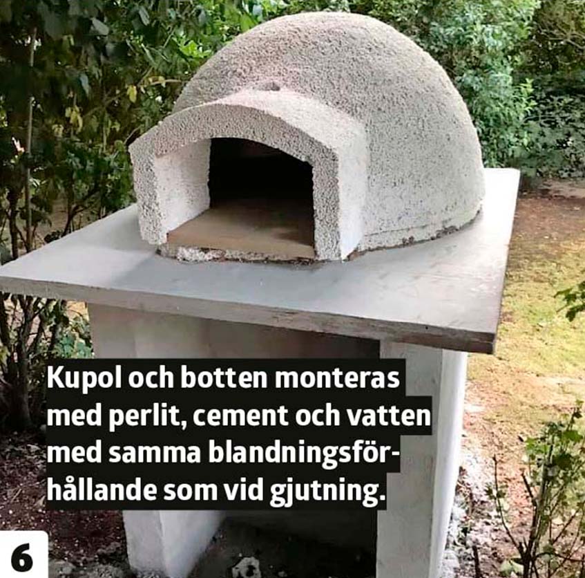 Till sist monteras kupolen till pizzaugn på botten