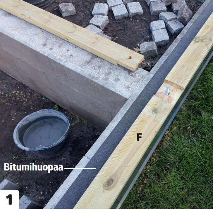 Talvipuutarha jossa on paljon tilaa katon alla