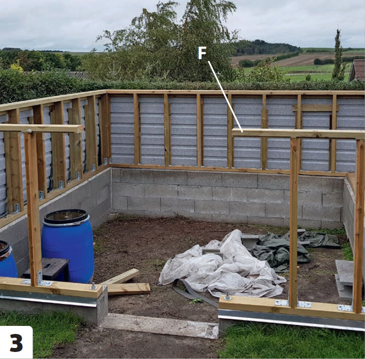 Talvipuutarha jossa on paljon tilaa katon alla