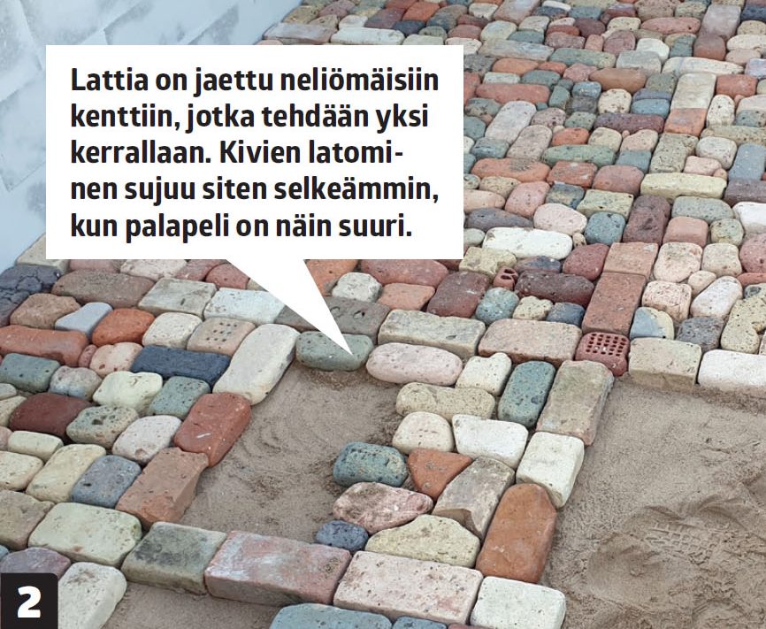 Talvipuutarha jossa on paljon tilaa katon alla