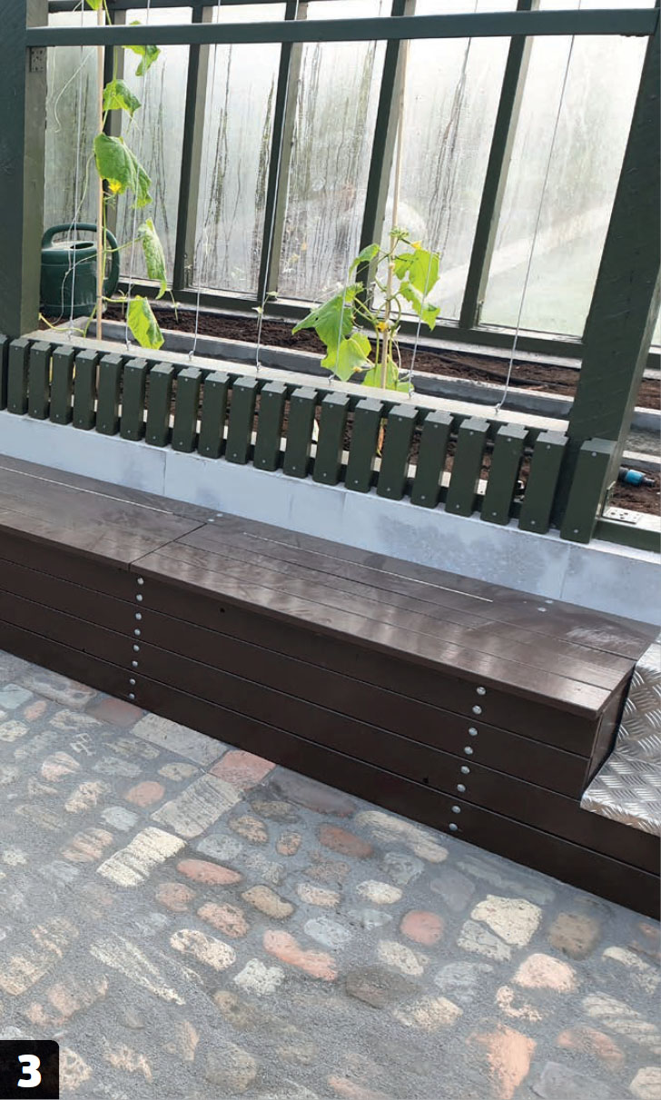 Talvipuutarha jossa on paljon tilaa katon alla