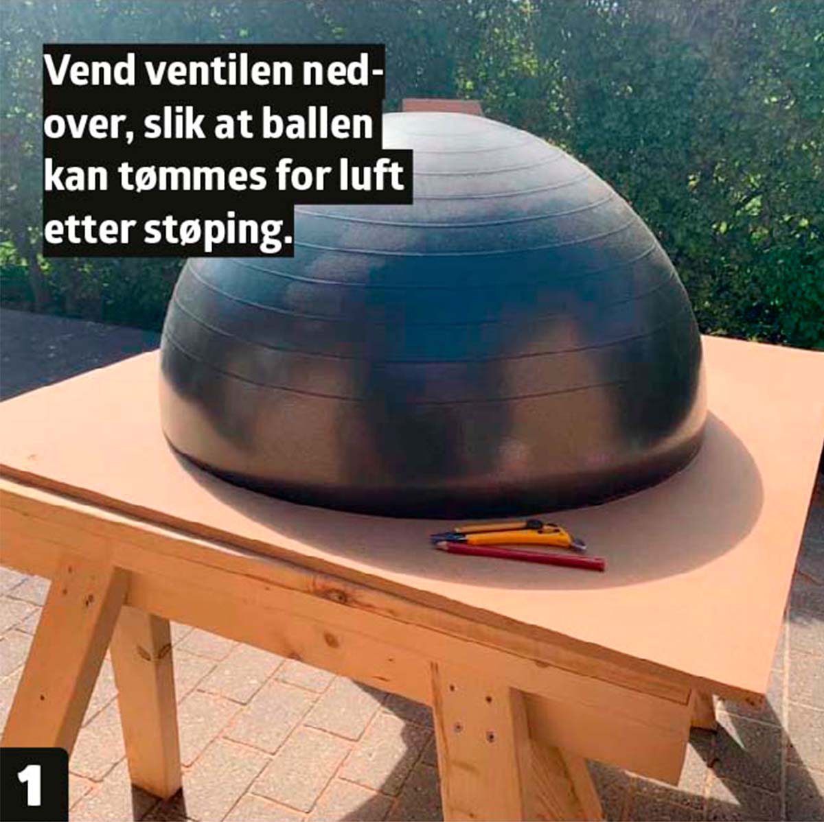 Malen til kuppelen på pizzaovn ute
