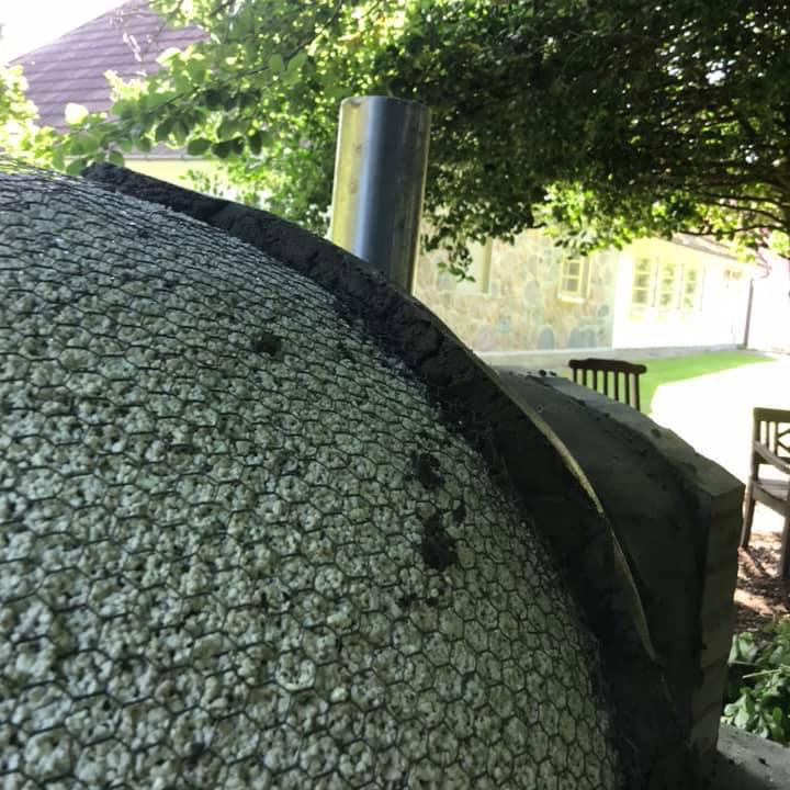 Pussmørtel til pizzaovn blandes med vann