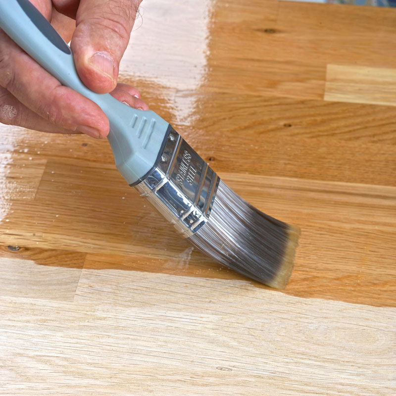 Skipslakk gir en robust og speilblank overflate