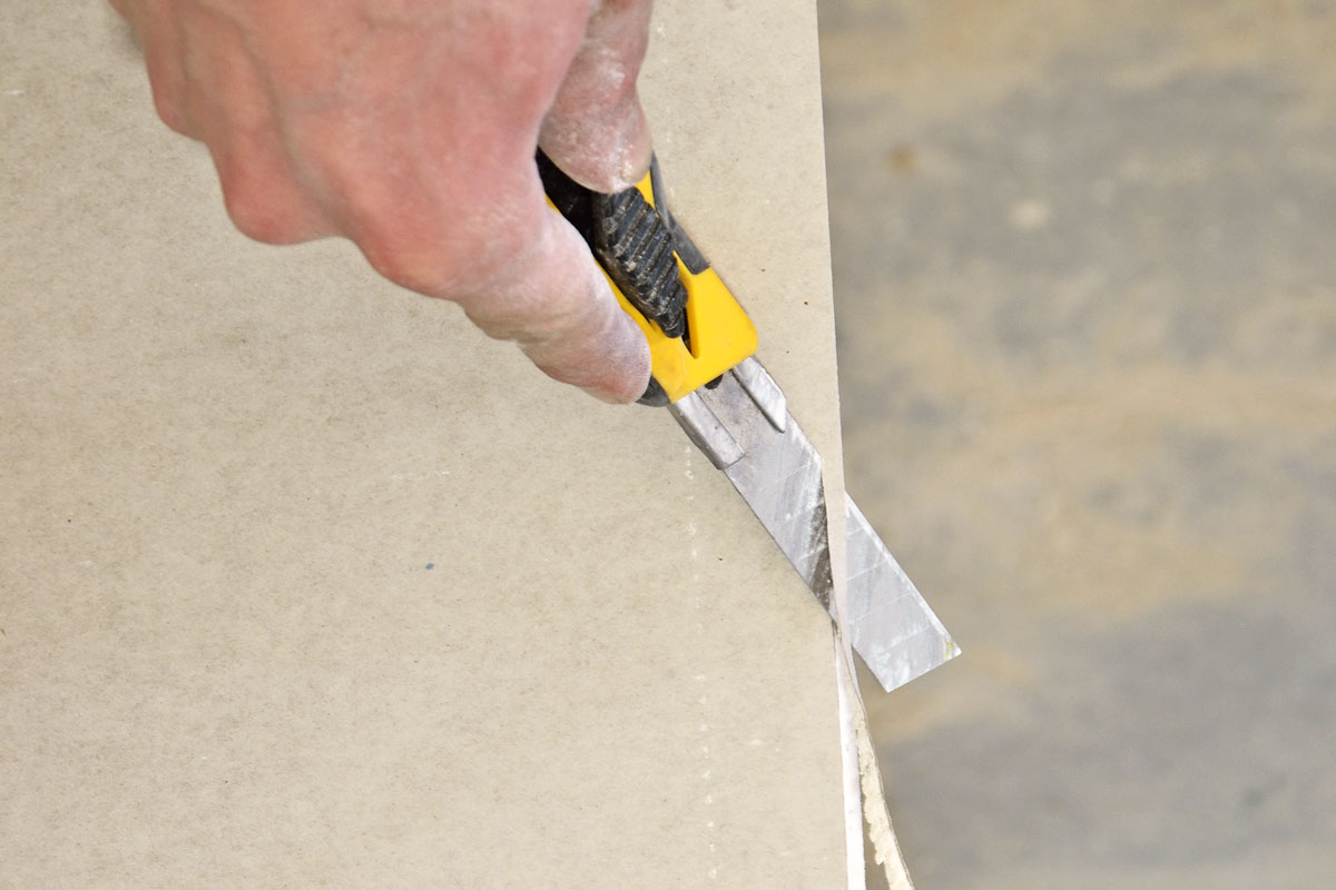 Voiko levyn reunat leikata pois?