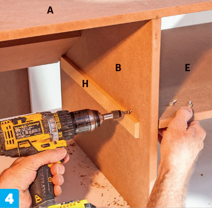 Byg selv garderobeskab på mål af mdf