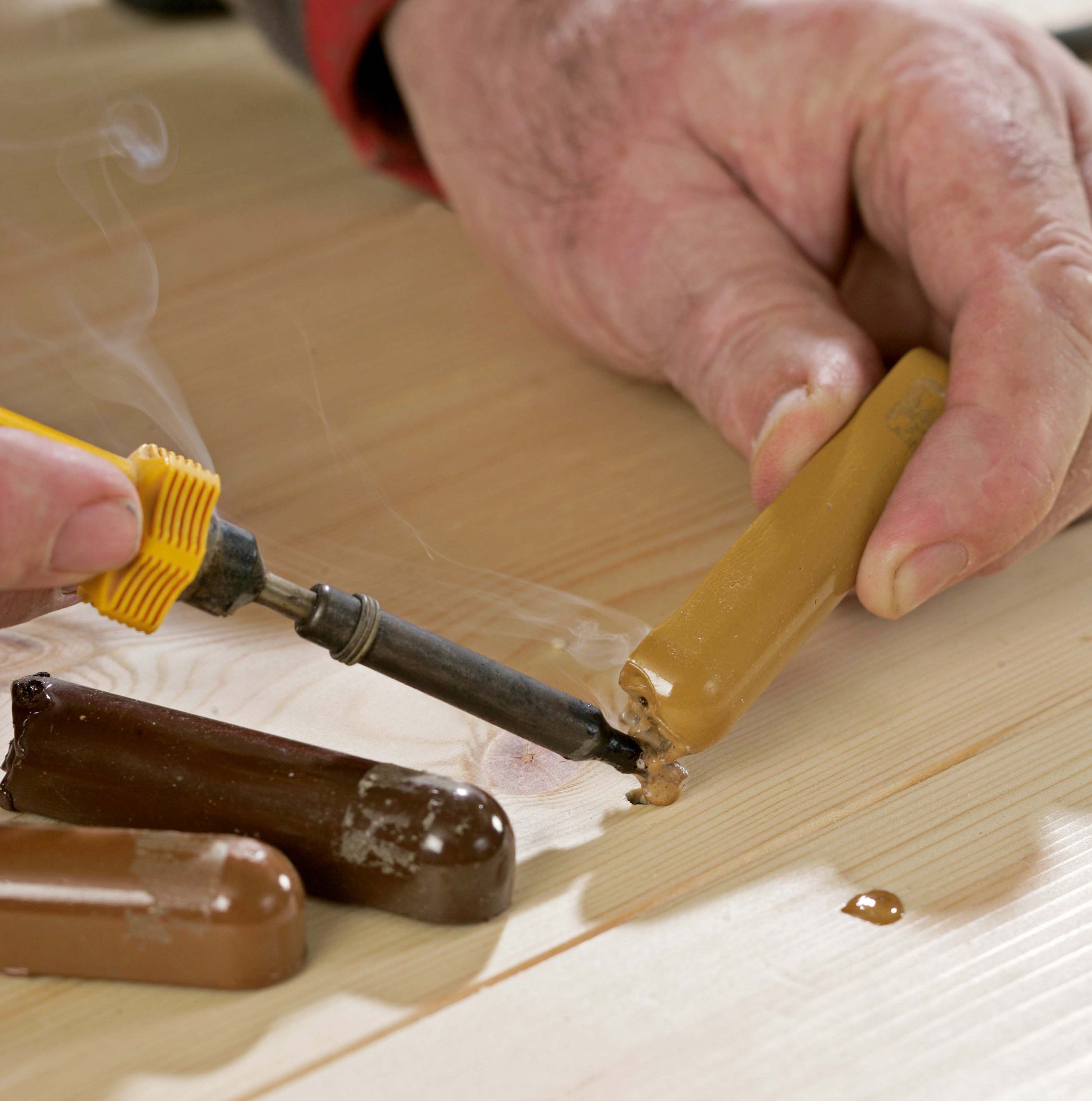 Slik fikser du knirkende gulv