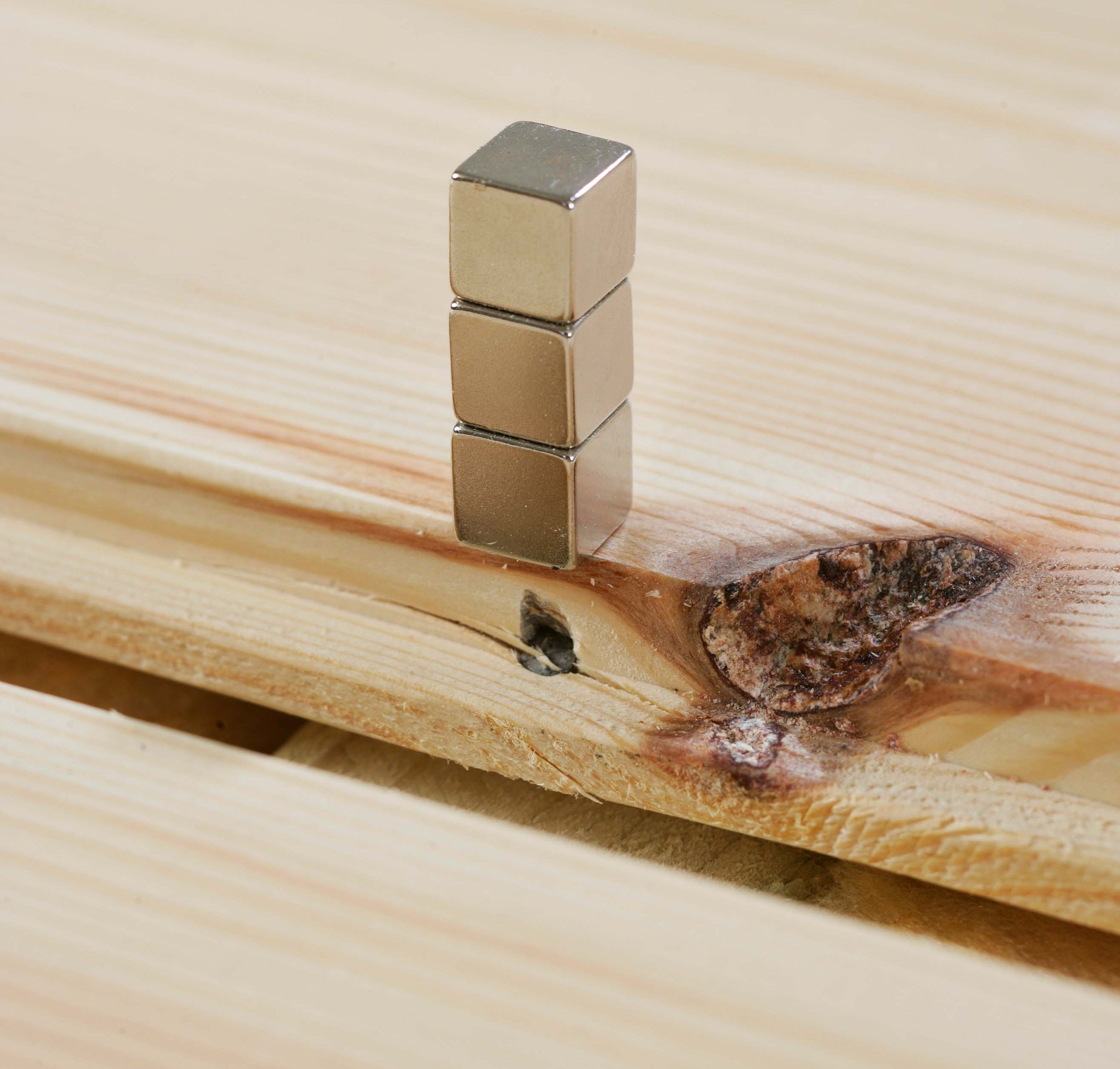 Slik fikser du knirkende gulv