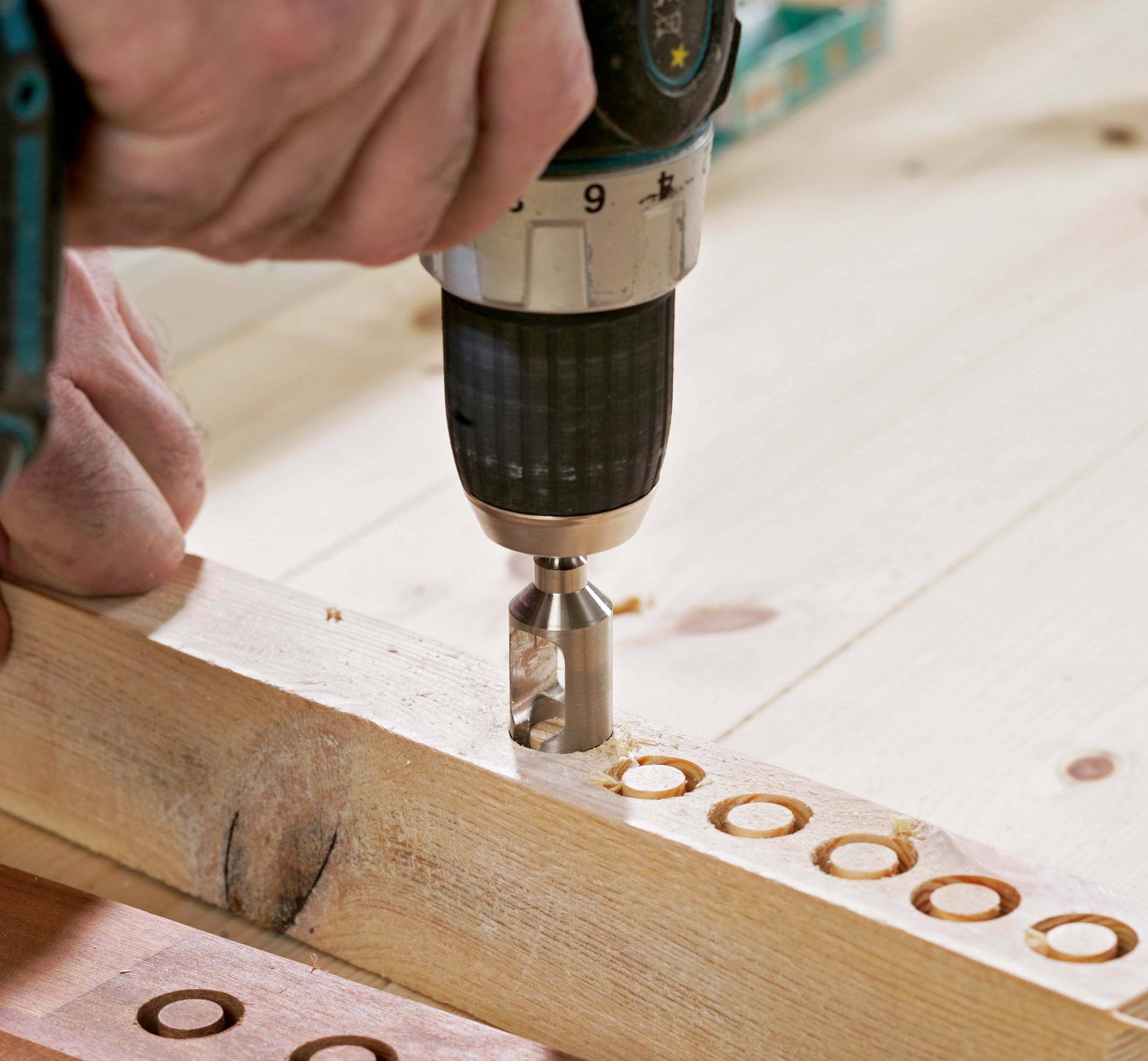 Slik fikser du knirkende gulv