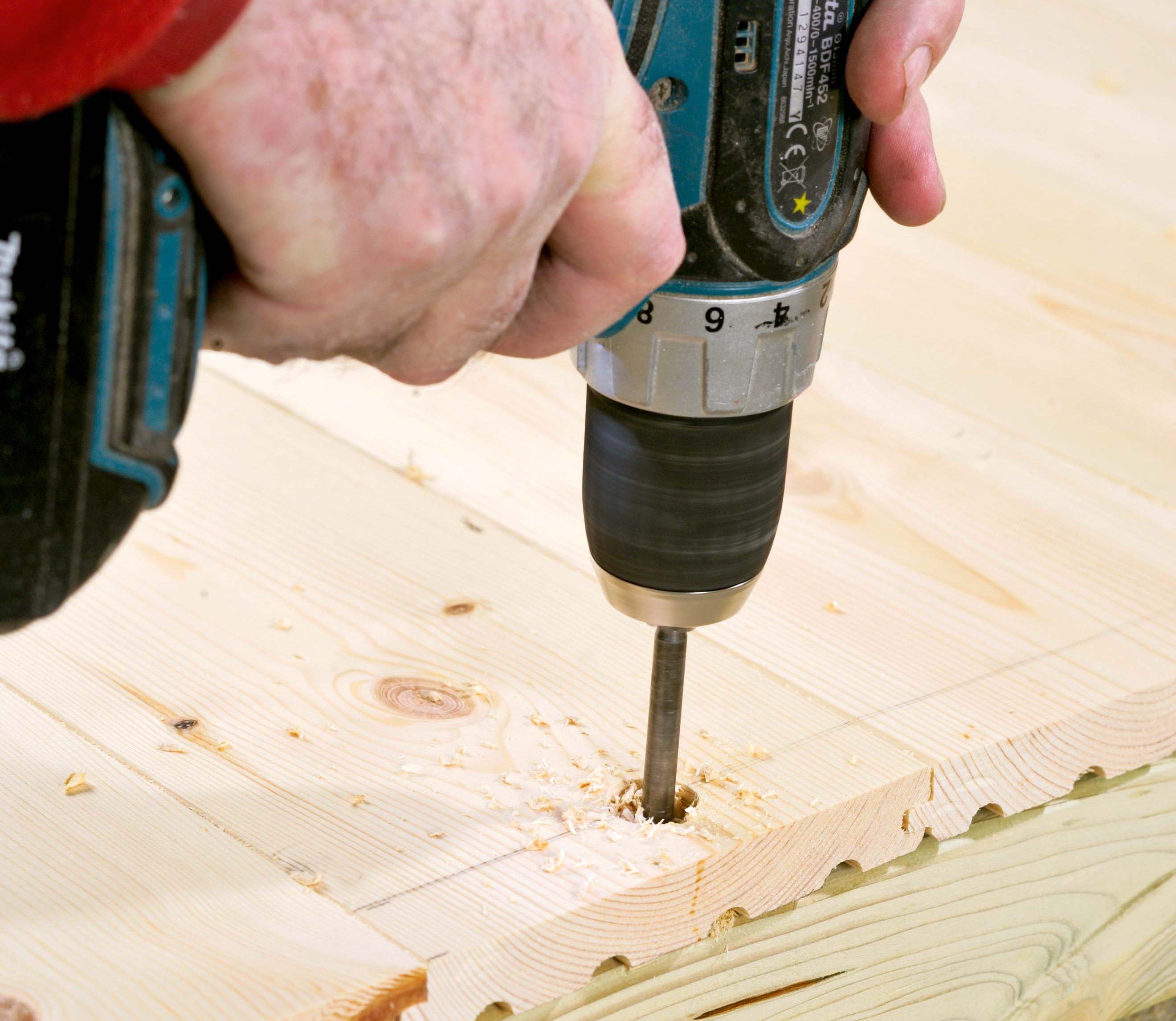 Slik fikser du knirkende gulv