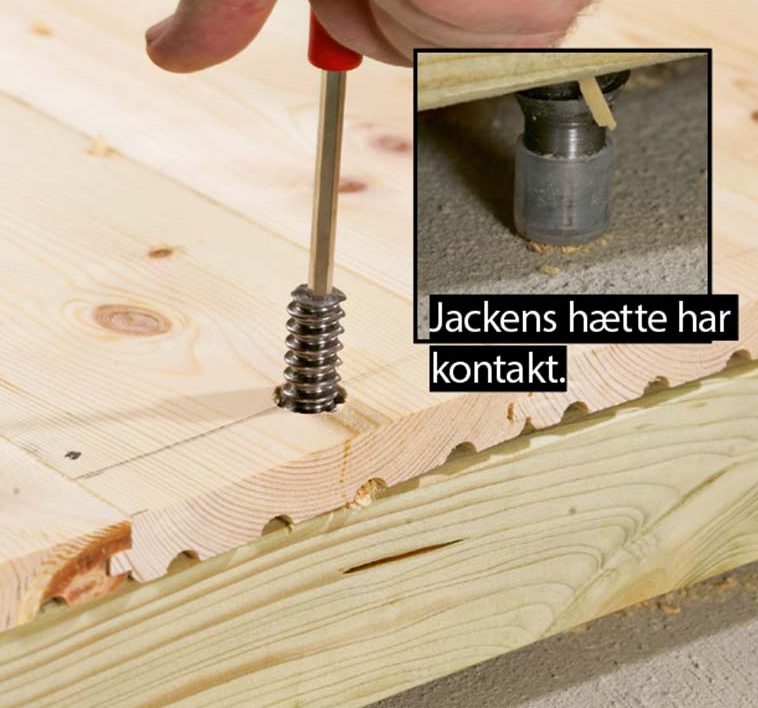 Gulvjack skrues i knirkende gulve