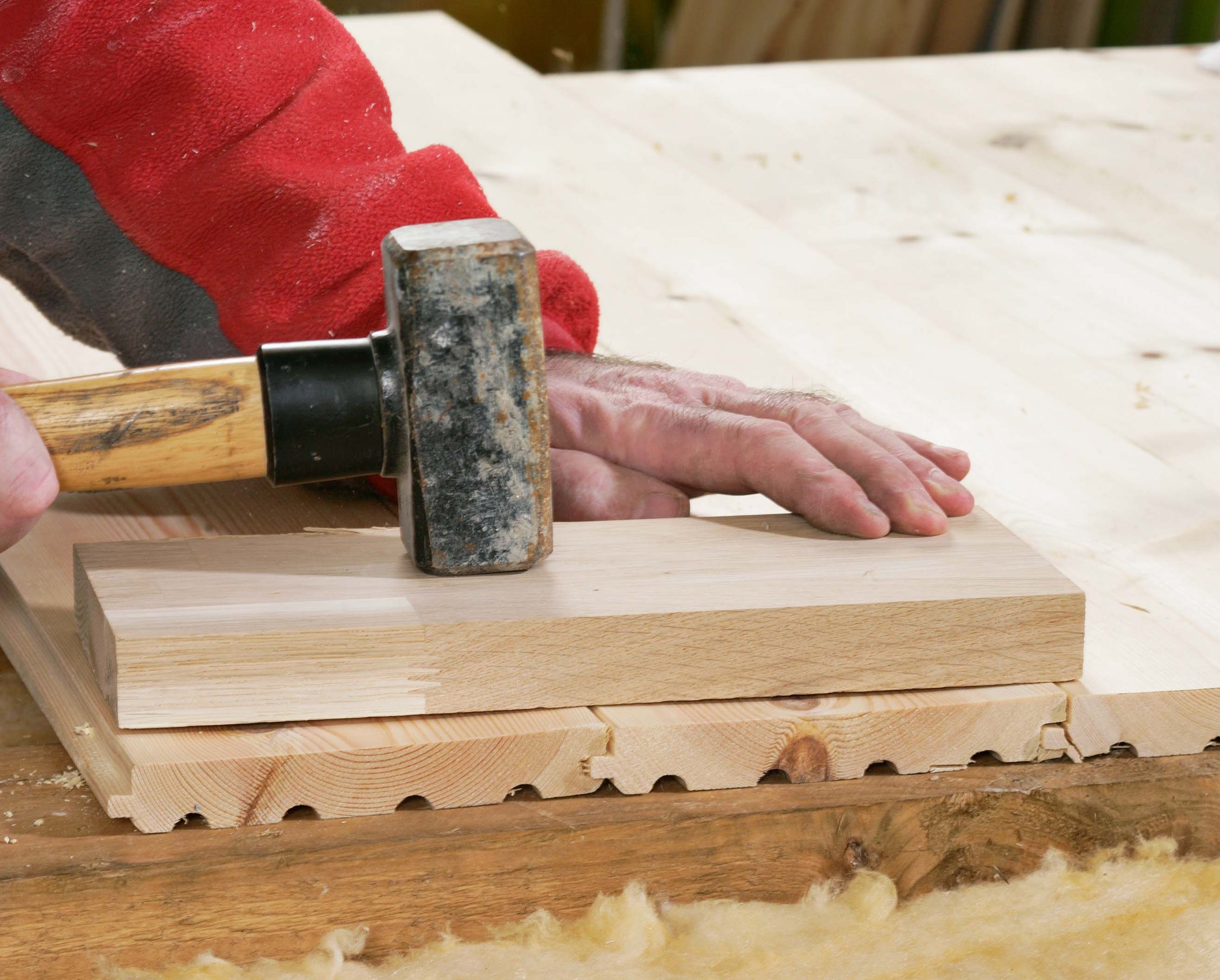 Slik fikser du knirkende gulv