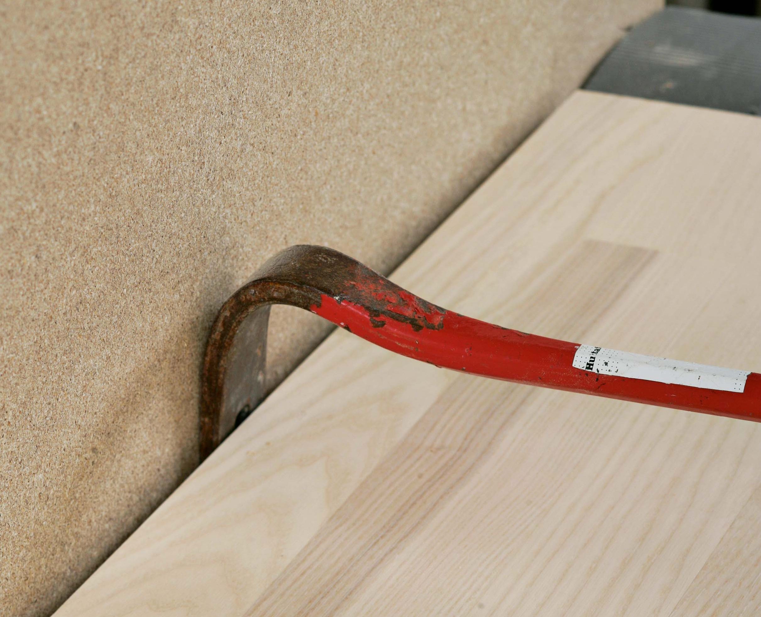 Slik fikser du knirkende gulv