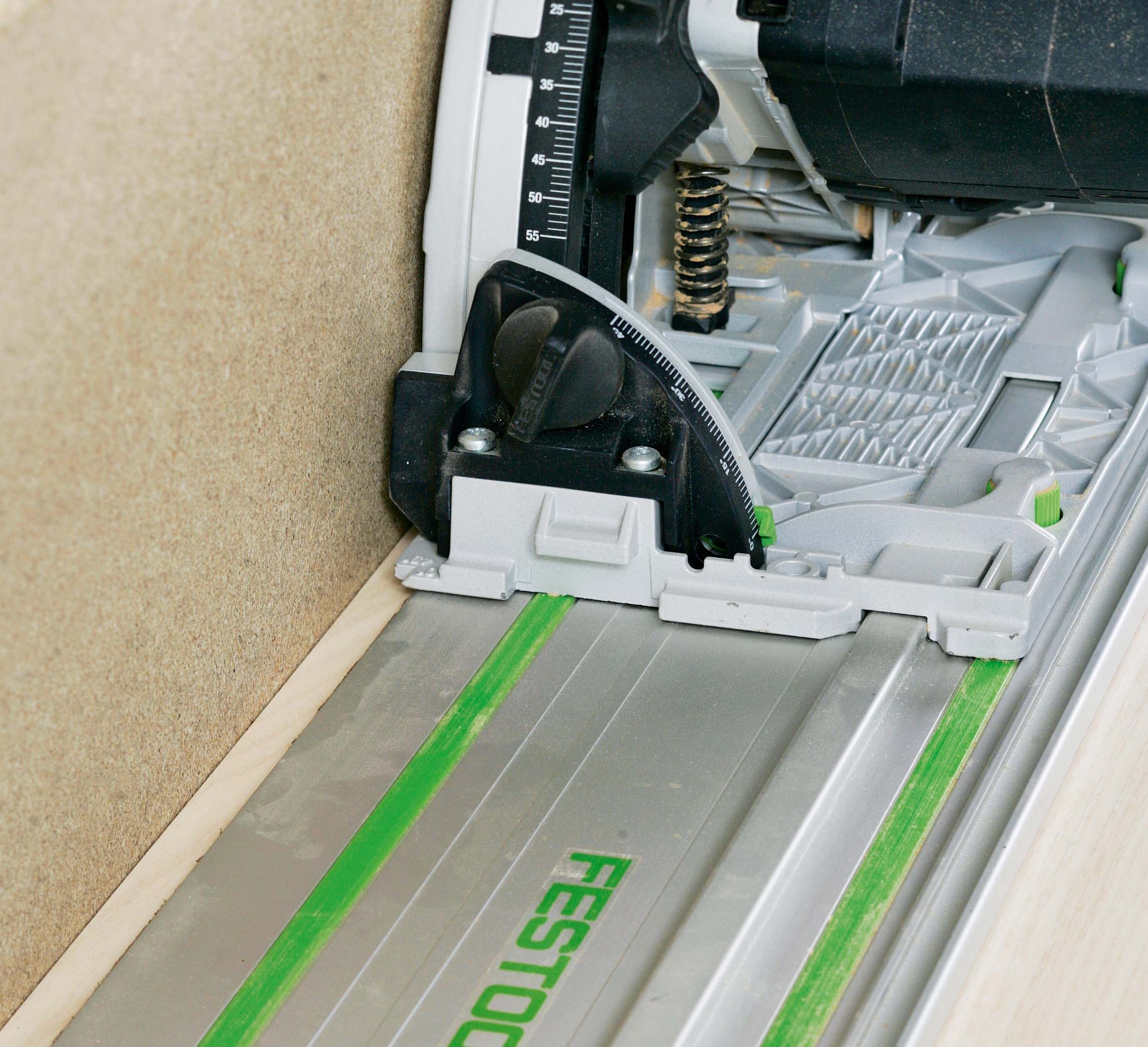 Slik fikser du knirkende gulv