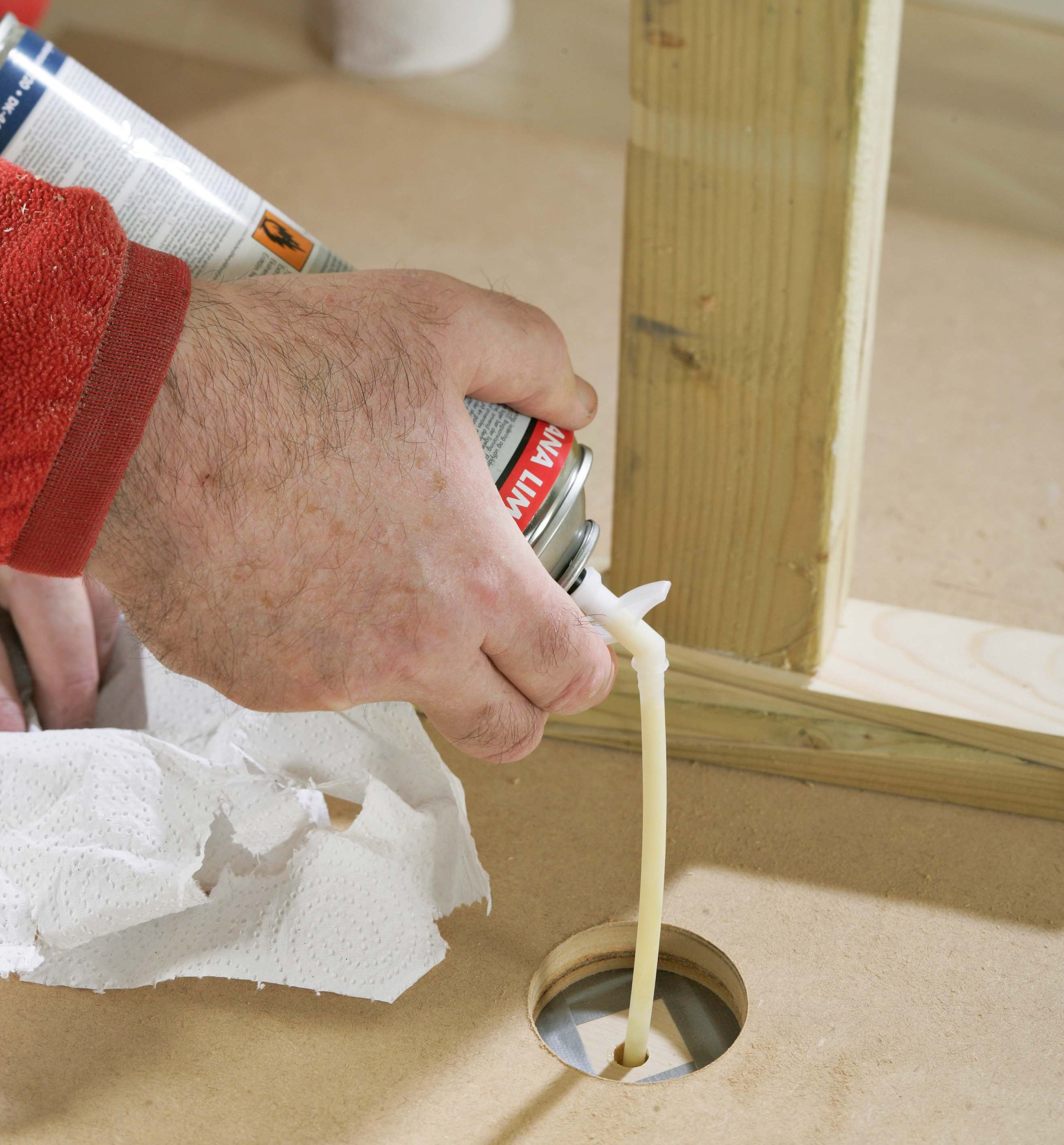 Slik fikser du knirkende gulv