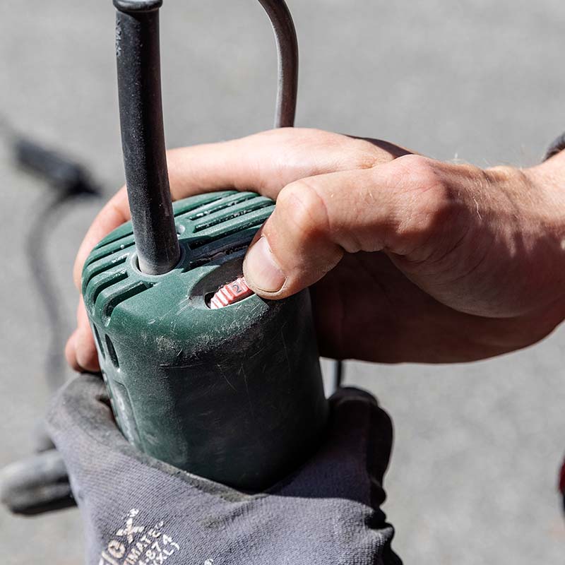 Finsliping av betong: Juster hastigheten på maskinen.