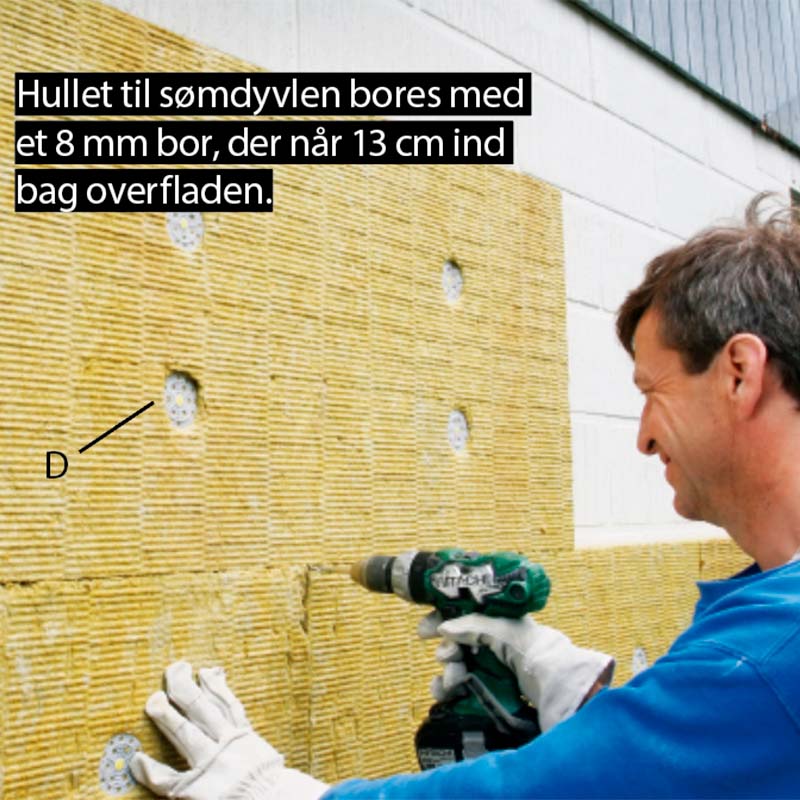 Facadeisolering: Sømdyvlerne sættes på afhængigt af, hvad væggen består af, og hvor udsat huset ligger