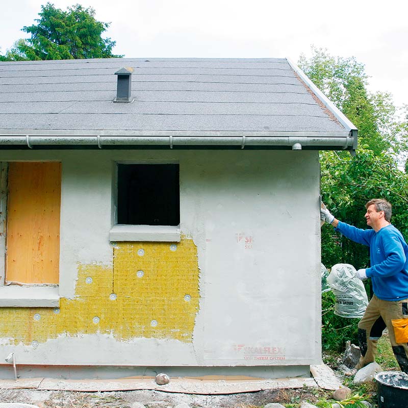 Udvendig isolering: Grundpudsen glittes ikke som traditionel mørtel