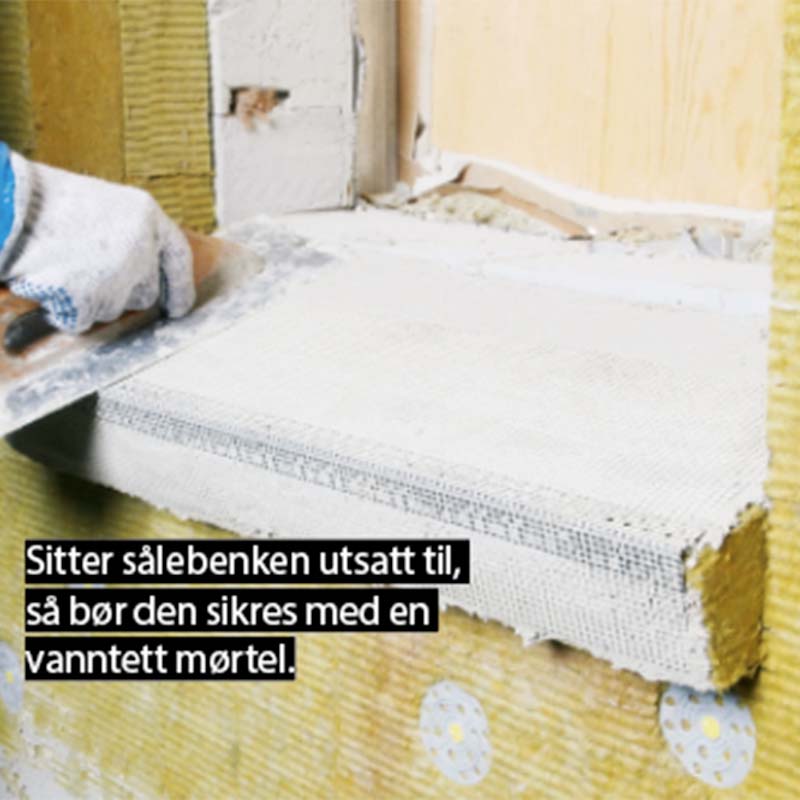 Utvendig isolering av grunnmur: Grunnpussmørtelen trekkes ut over sålebenken
