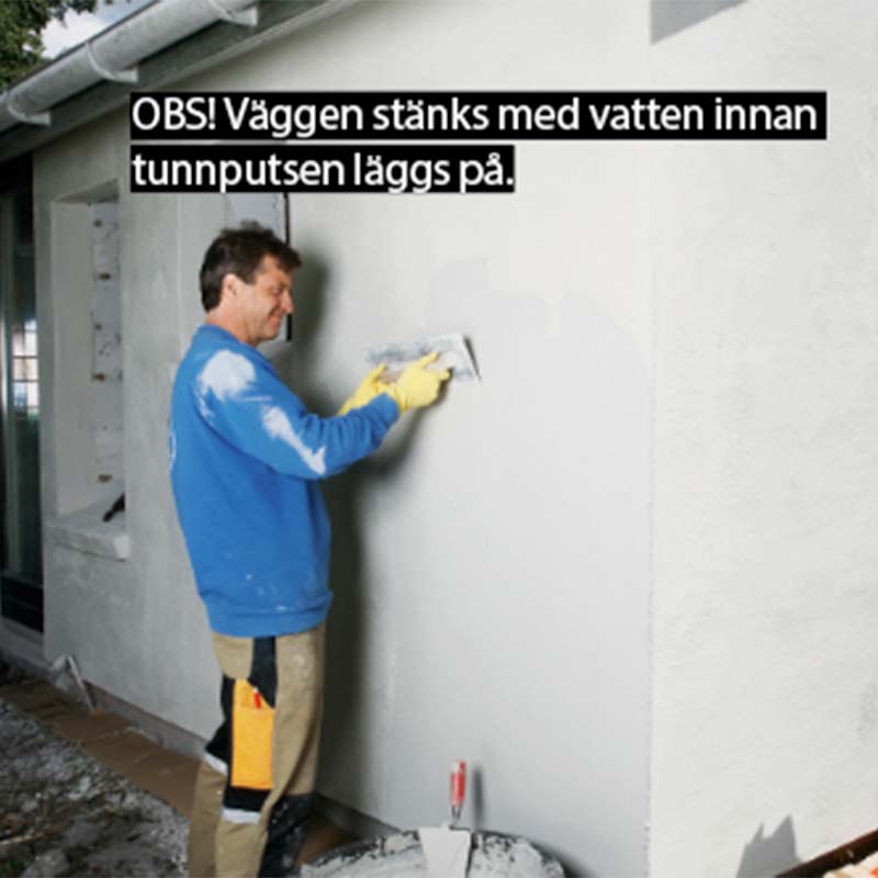 Isolera utvändigt: Det infärgade bruket läggs på