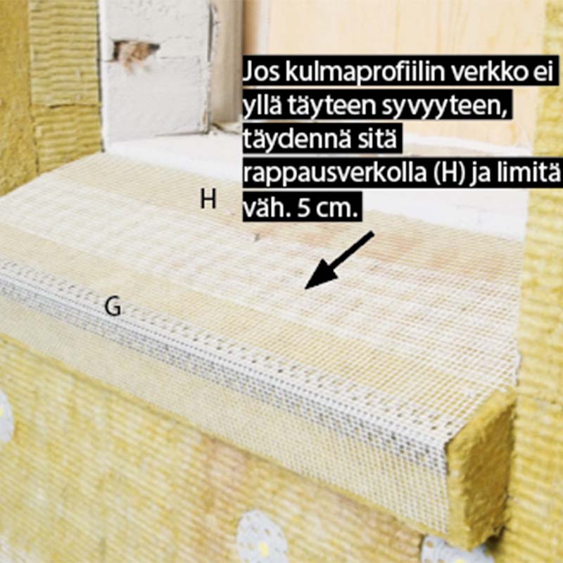 Ikkunapenkille levitetään laasti, verkko asetetaan takaisin ja painetaan laastiin teräshiertimellä ja laastikauhalla