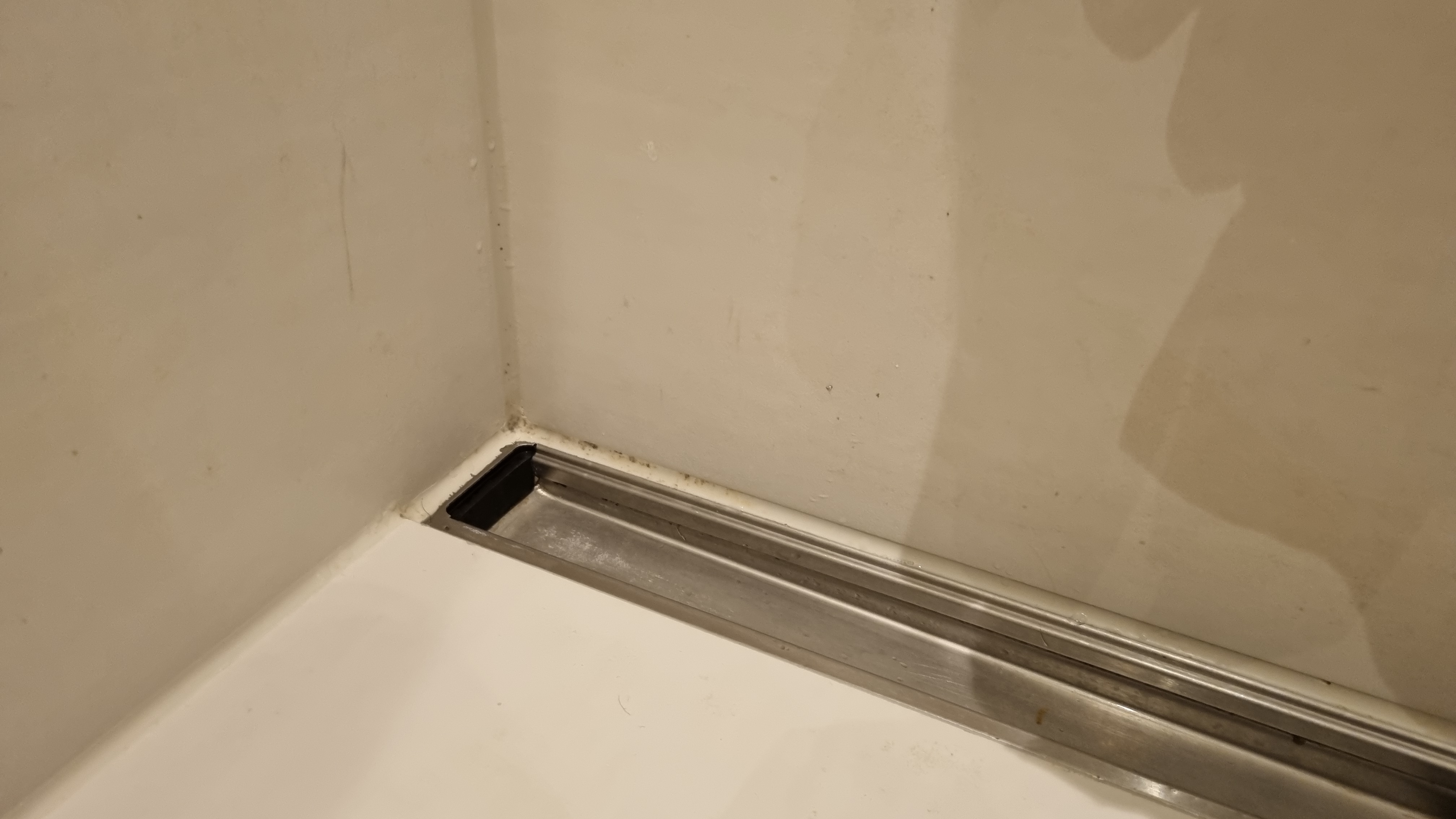 Fugerens bad: Sjekk fugene fortløpende.