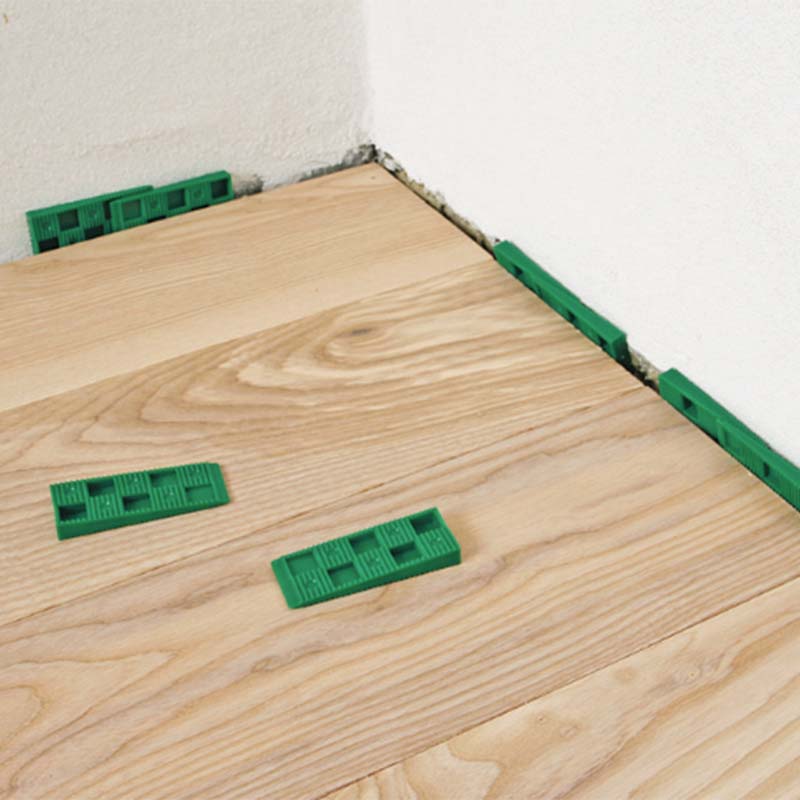 Gulvvarme tregulv: Hold en avstand på 10 mm til veggen