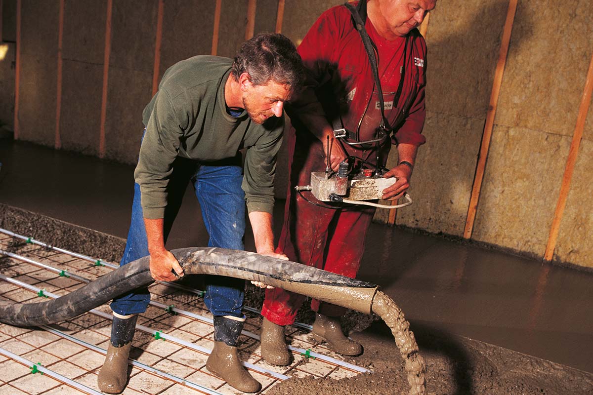 Ammattilaisen 24 lattialämmitysvinkkiä: Valmis betoni tuo aikaa