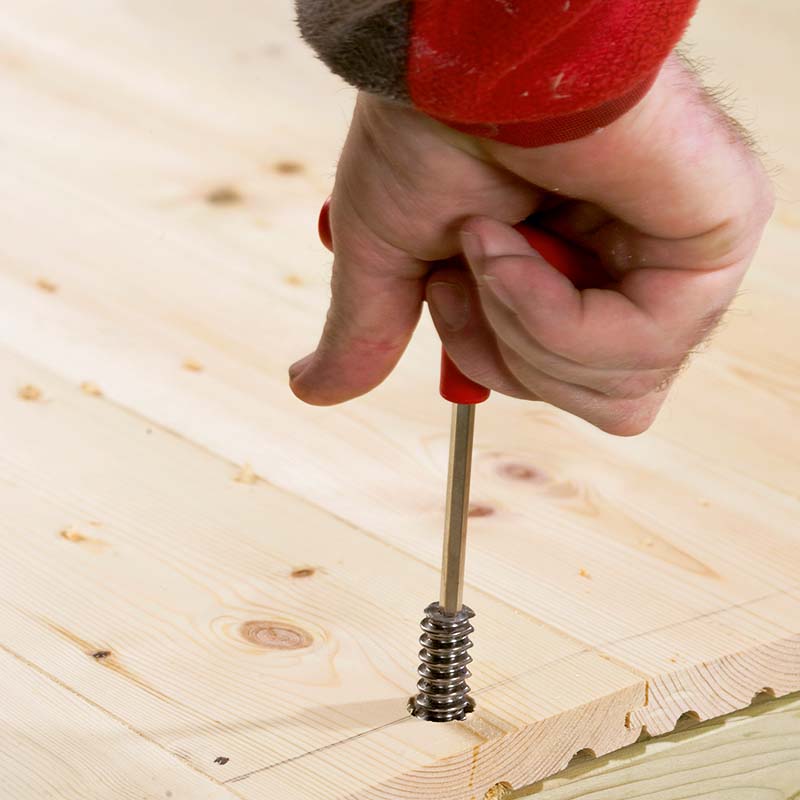 Så här fixar du själv dina knarrande golv