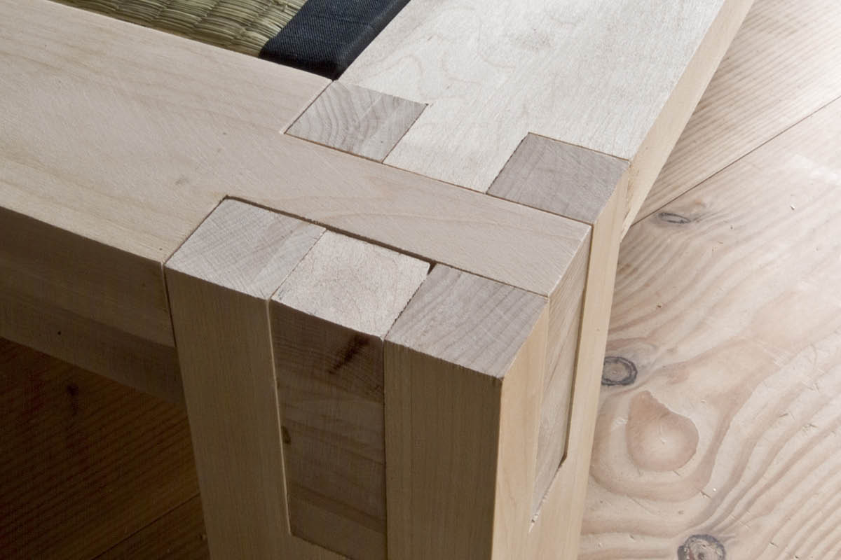 Puuliitos sänkyihin