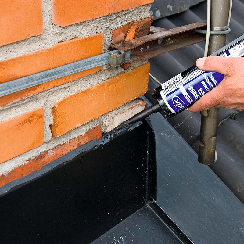 Fuge lukkes med elastisk fugemasse