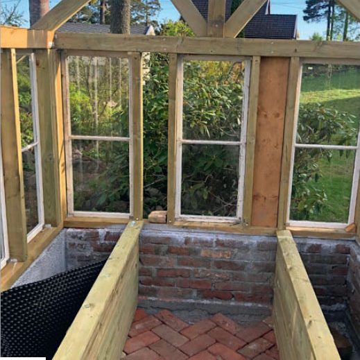 Drivhus av gamle vinduer