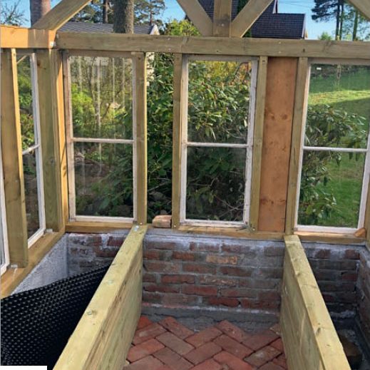 Bygga växthus av gamla fönster