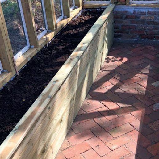 Bygga växthus av gamla fönster