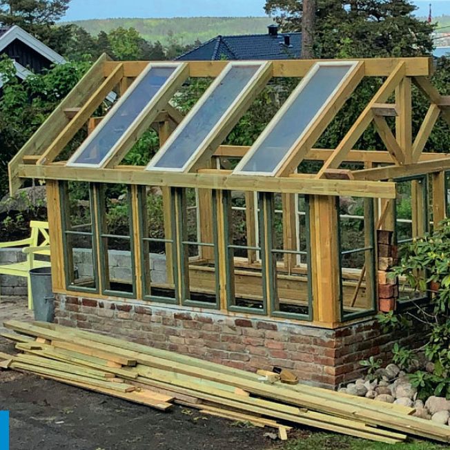 Kasvihuone vanhoista ikkunoista