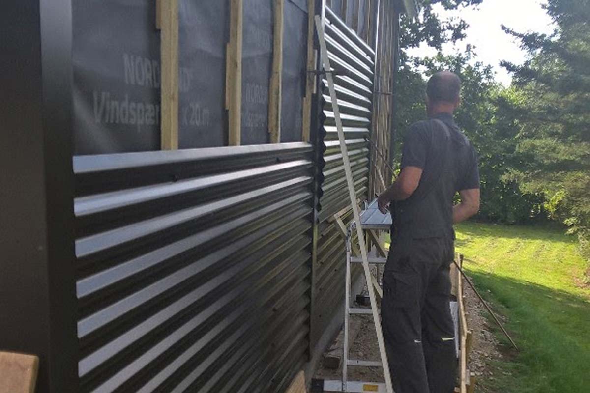 Facadebeklædning med metalplader