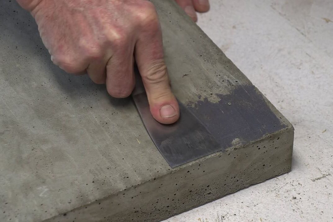 Paikkaa betonipinnan kolot