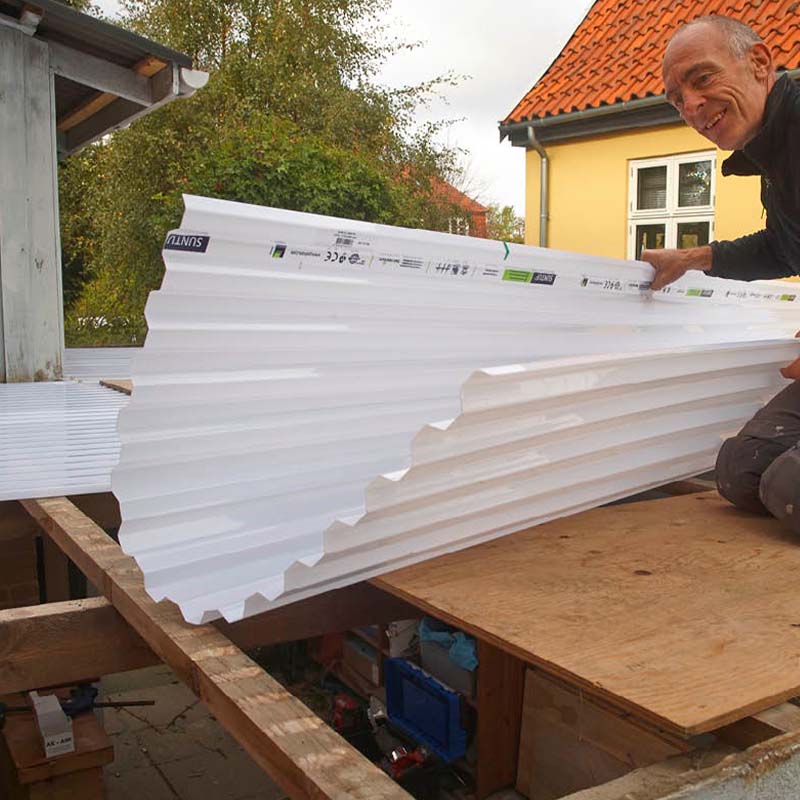 Skift ødelagt takplate