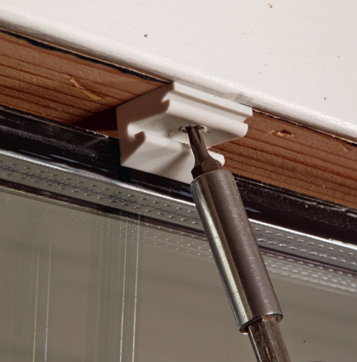 Näin suoristat painuneen oven