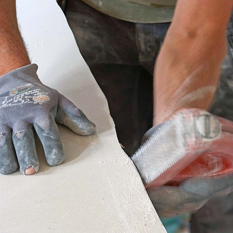 Uusi katto palkkien väliin: Voit höylätä levyjen reunat