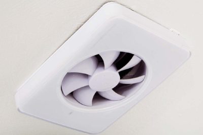 Kan jeg unngå kondens fra baderomsviften?