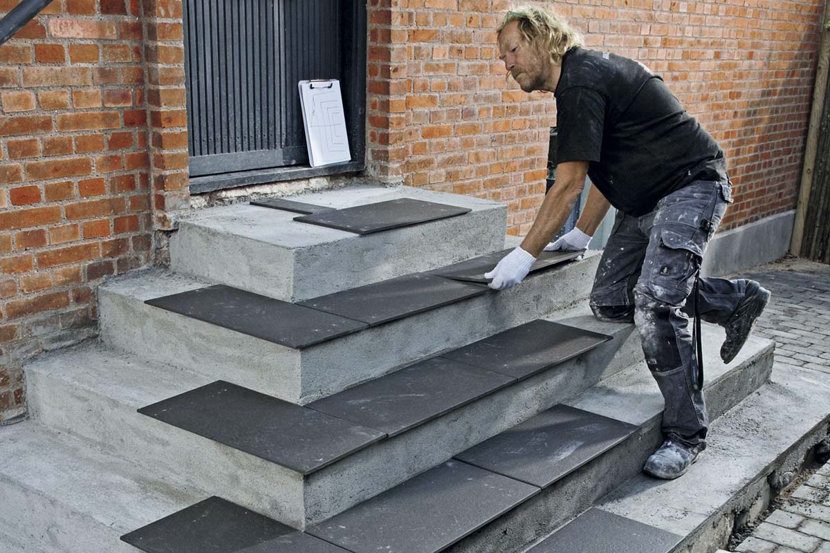 Laatat vahvistavat ulkoportaita