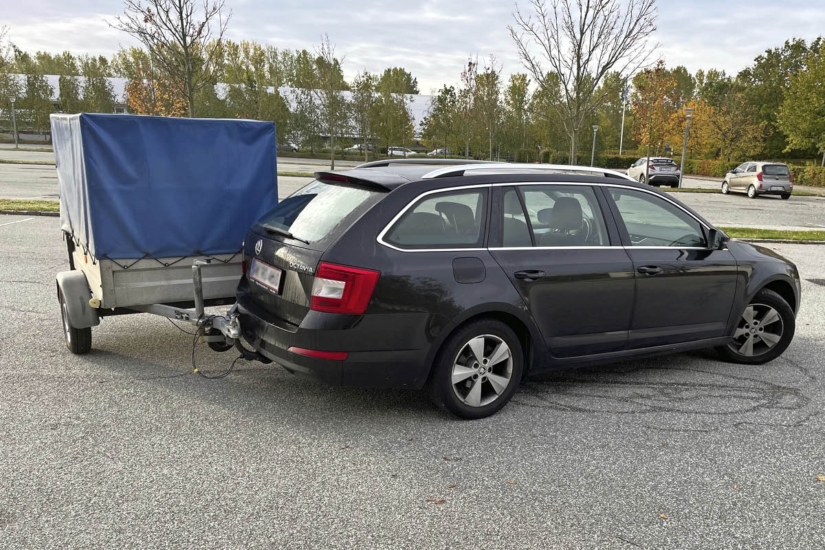 Opi peruuttamaan peräkärryllä