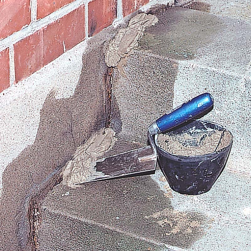 Laga betongtrappa: Putsen blandas efter anvisningarna på förpackningen