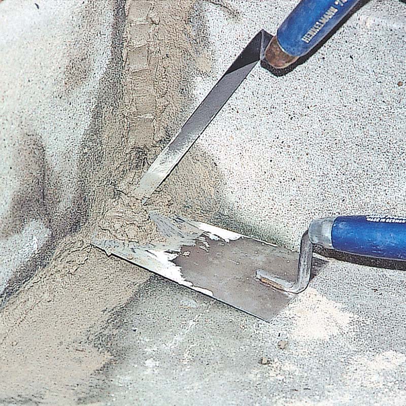 Laga betongtrappa: Vid lodräta fogar kan man med fördel använda en fogslev