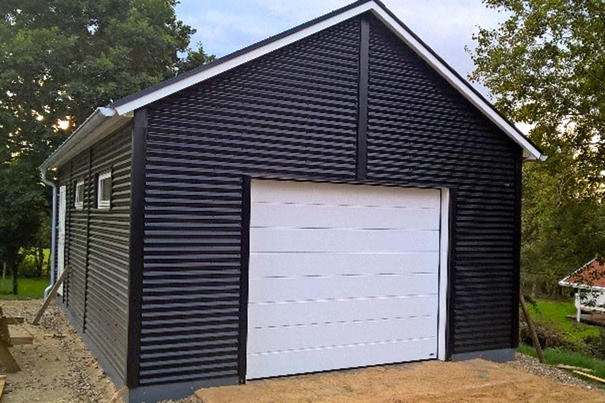 Väggplåt garage