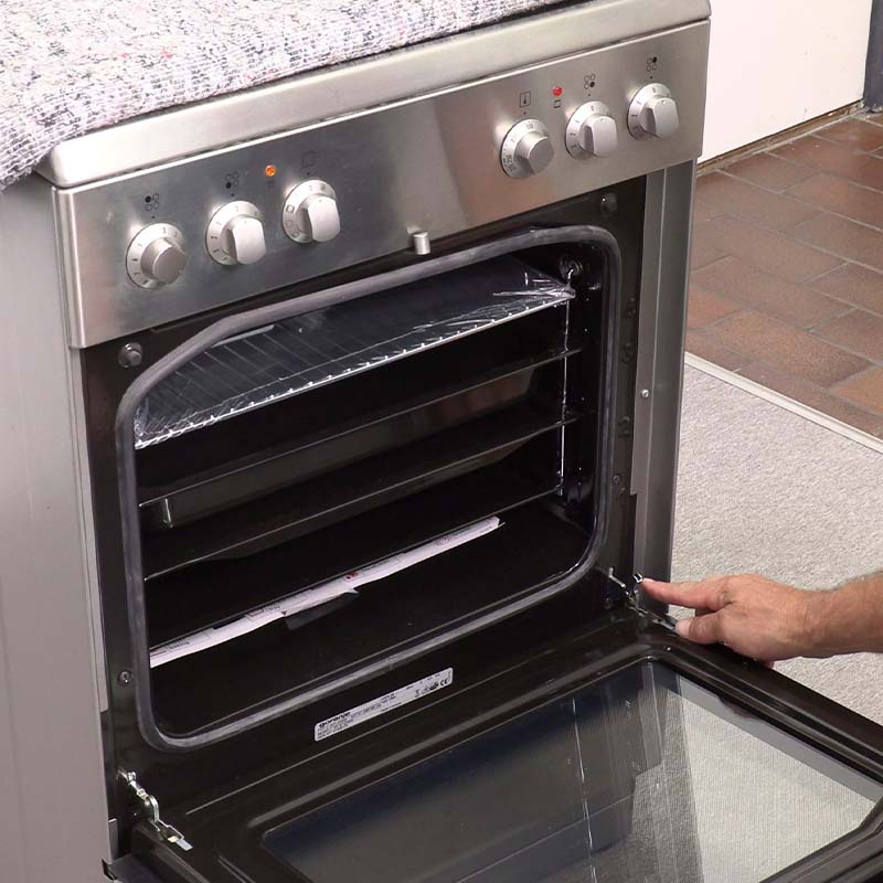 Uuninluukku ei ole tiivis